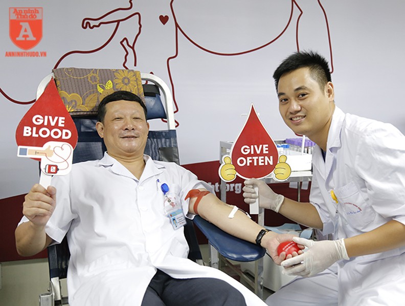 Thiếu máu O trầm trọng, nhiều bác sĩ tham gia hiến máu cứu bệnh nhân